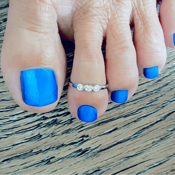 💎TOP SELLER 💎Sterling Silver 3 CZ Toe Ring, Dainty Midi Rings, Stone Jewelry - Picture 6 of 13